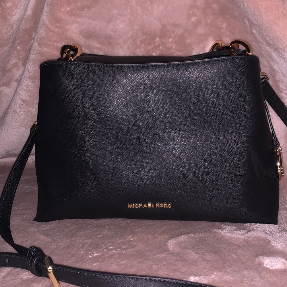 Michael Kors mid size purse